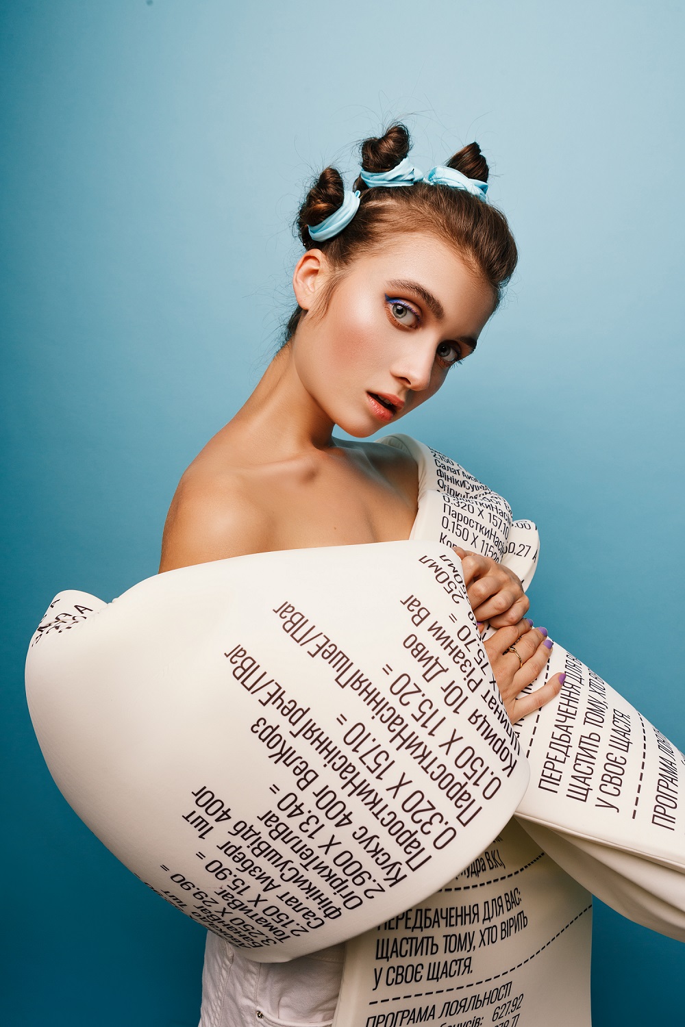 Тина Кароль станет ведущей, а MONATIK превратится в волшебника для благотворительного аукциона ко Дню Святого Николая